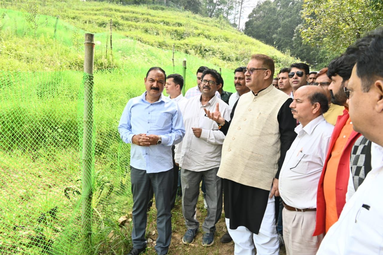 कृषि मंत्री गणेश जोशी ने राजकीय उद्यान चौबटिया का किया निरीक्षण, अधिकारियों को चौबटिया के रिसर्च सेंटर को पुनर्जीवित करने तथा होर्टी टूरिज्म के रूप में विकसित करने के दिए निर्देश।