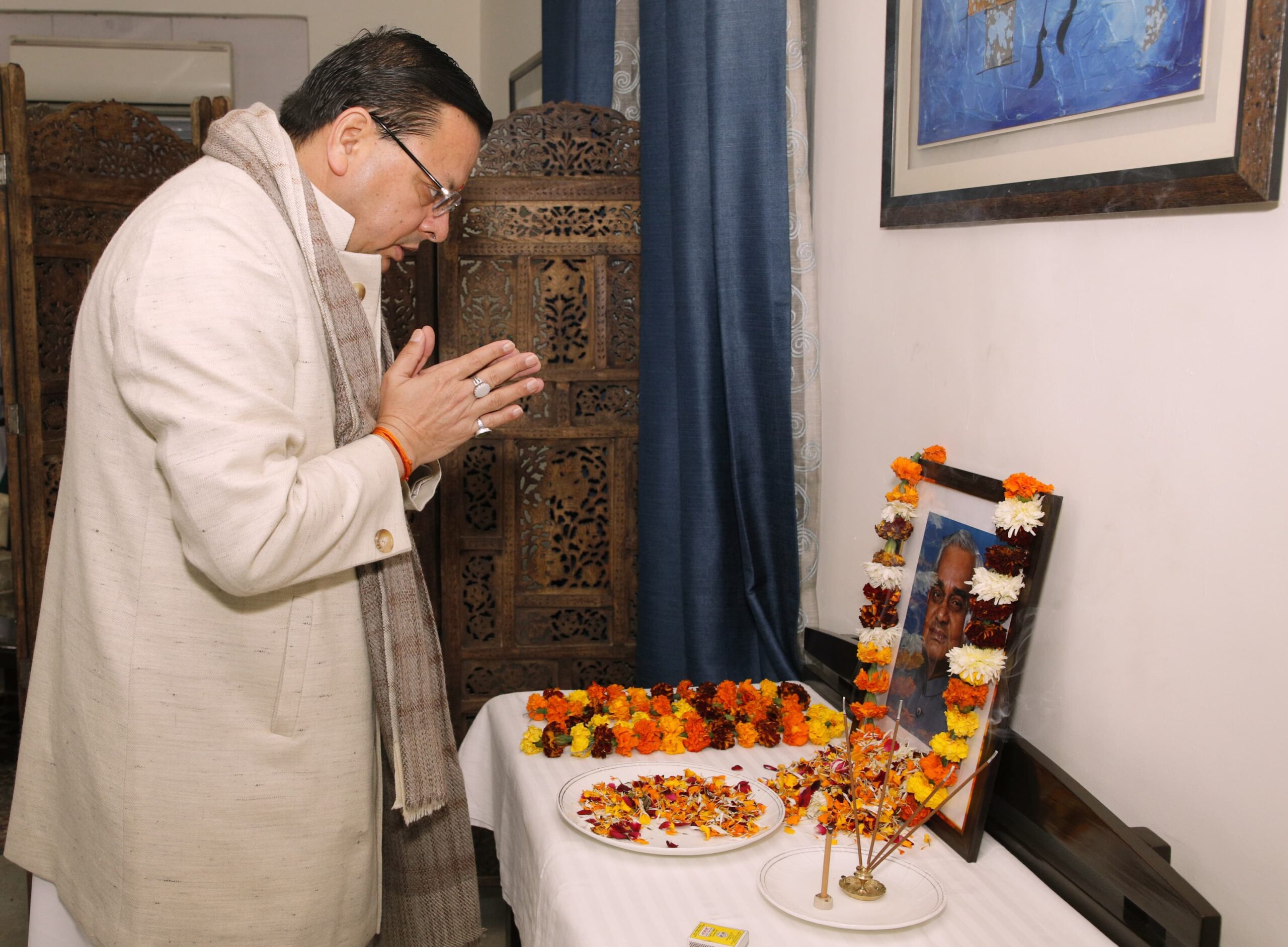 मुख्यमंत्री पुष्कर सिंह धामी ने पूर्व प्रधानमंत्री और भारत रत्न, स्वर्गीय अटल बिहारी वाजपेयी की जयंती पर उत्तराखंड निवास नई दिल्ली में उनके चित्र पर श्रद्धा सुमन अर्पित कर उनका भावपूर्ण स्मरण किया। 