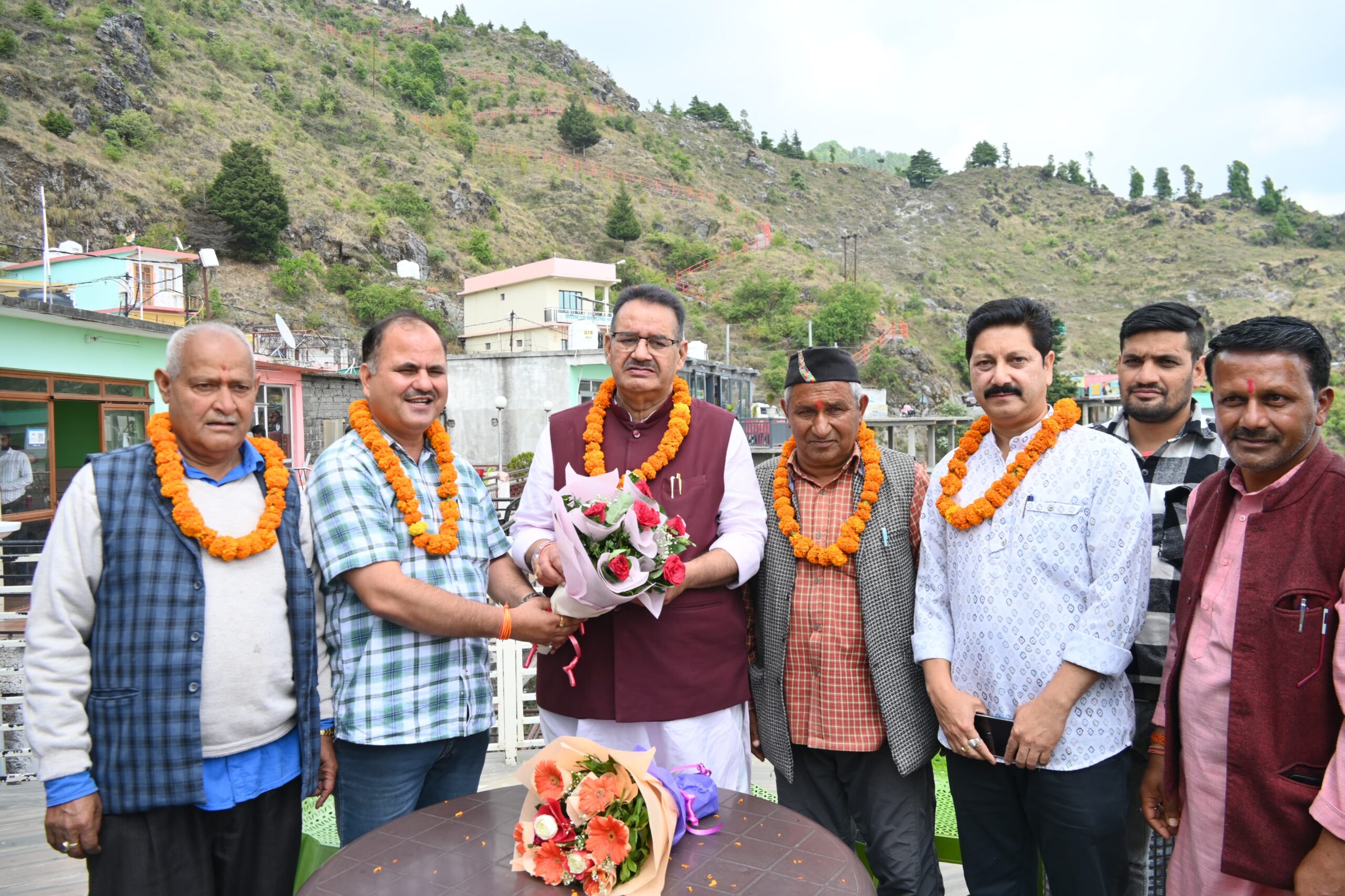 ग्राम्य मंत्री गणेश ने मसूरी विधानसभा क्षेत्र में पीएमजीएसवाई के अंतर्गत निर्माणाधीन मोटर मार्ग सहस्त्रधारा से सरोना तथा सुवाखोली से सरोना मोटर मार्ग का किया स्थलीय निरीक्षण,मंत्री ने सहस्त्रधारा से सरोना तथा सुवाखोली तक मोटर मार्ग का स्थलीय निरीक्षण कर निर्माण कार्य की प्रगति ली जानकारी, दिए आवश्यक दिशा निर्देश।
