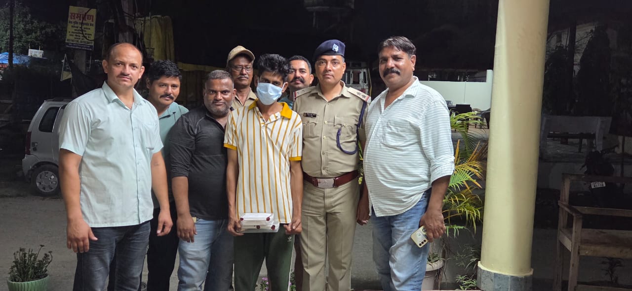 STF की  एंटी नार्कोटिक्स टास्क फोर्स द्वारा सटीक कार्यवाही करते हुए  नशा तस्करों पर कड़ा प्रहार ।। जनपद उधम सिंह नगर के  थाना खटीमा  क्षेत्र से करीब 42 लाख रूपये की हेरोइन के साथ नशा तस्कर गिरफ्तार,STF की एंटी नार्कोटिक्स टास्क फोर्स, कुमाऊं यूनिट, रुद्रपुर, उत्तराण्ड द्वारा थाना खटीमा पुलिस के साथ मिलकर सयुंक्त कार्यवाही करते हुए एक ड्रग तस्कर को गिरफ्तार कर उसके कब्जे से करीब 141 ग्राम अवैध हेरोइन बरामद की।
