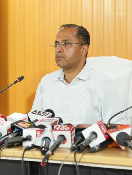 कैबिनेट द्वारा लिये गये महत्वपूर्ण निर्णय,वित्त विभाग, उत्तराखण्ड शासन की अधिसूचना दिनांक 14 जुलाई, 2017 के द्वारा राज्य में अवस्थापना एवं सेवा परियोजनाओं के लिए सामग्री, निर्माण कार्य, सेवाओं की अधिप्राप्ति और लोक निजी सहभागिता की व्यवस्था करने के प्रयोजन और उनसे सम्बन्धित या अनुषांगिक विषयों के विनियमन के लिए उत्तराखण्ड अधिप्राप्ति नियमावली, 2017 प्रख्यापित की गई है।
