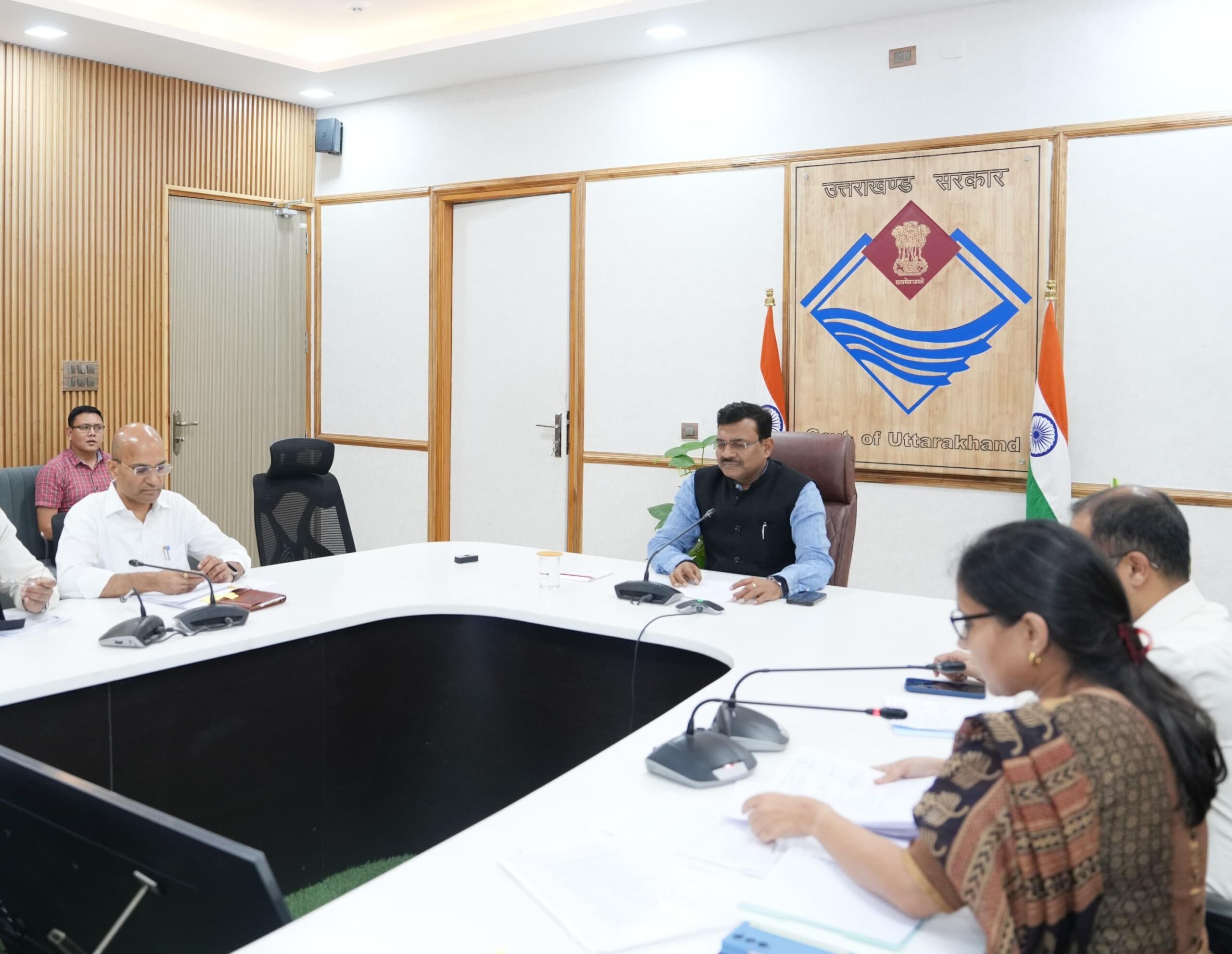 मुख्य सचिव आनन्द बर्द्धन ने गुरुवार को सचिवालय में राष्ट्रीय नार्काे समन्वय पोर्टल (एन्कॉर्ड) की बैठक ली।