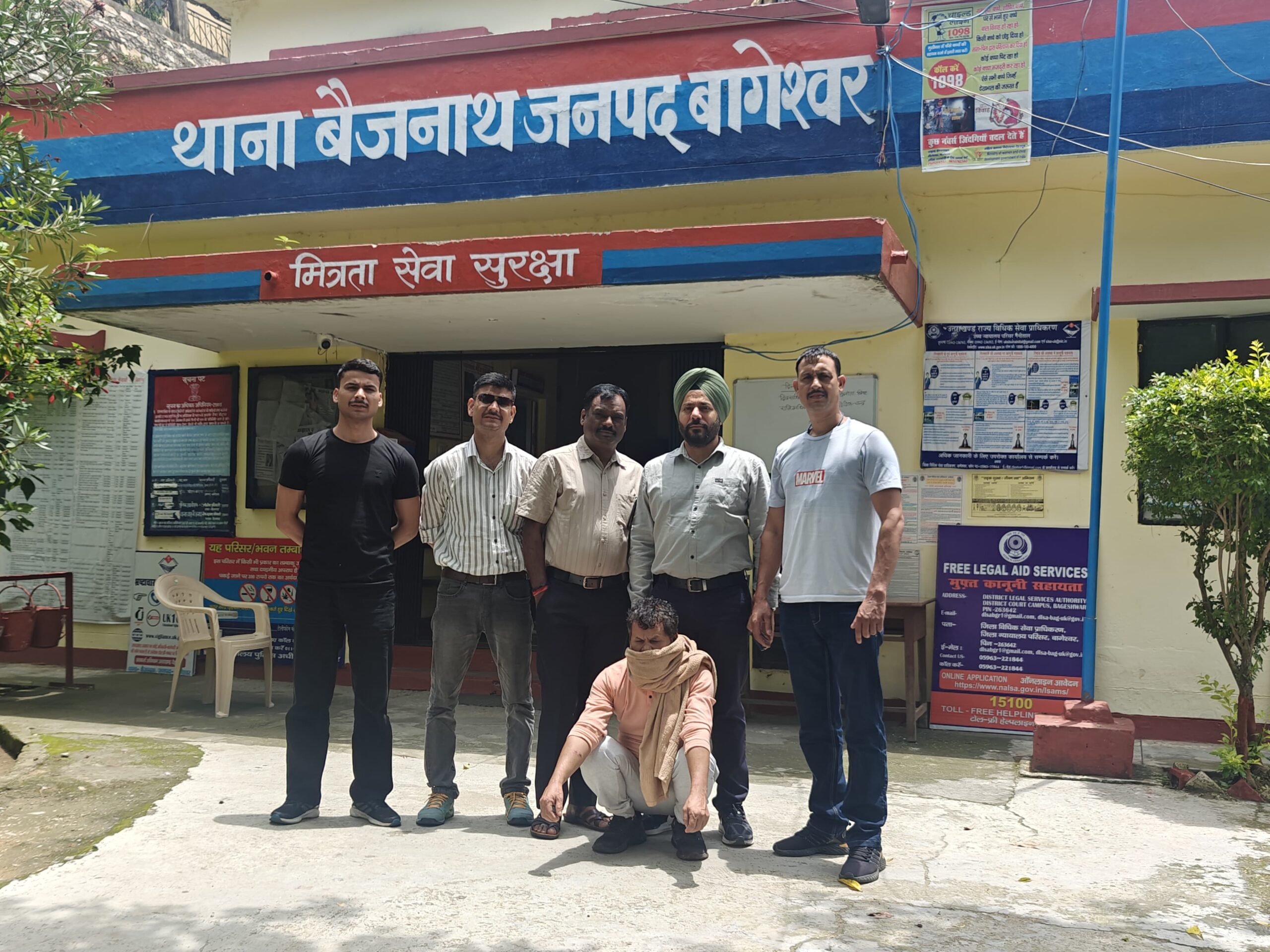 एसटीएफ उत्तराखंड की एक और बड़ी सफलता -दो साल से फरार दुष्कर्मी को दिल्ली से किया गिरफ्तार,02 वर्षों से फरार दुष्कर्मी को एसटीएफ की कुशल टीम ने अपनी मैनुअल पुलिसिंग से लिया शिकंजे में,बलात्कार के वांछित एवं ₹50,000 के इनामी अभियुक्त को दिल्ली से किया गया गिरफ्तार।