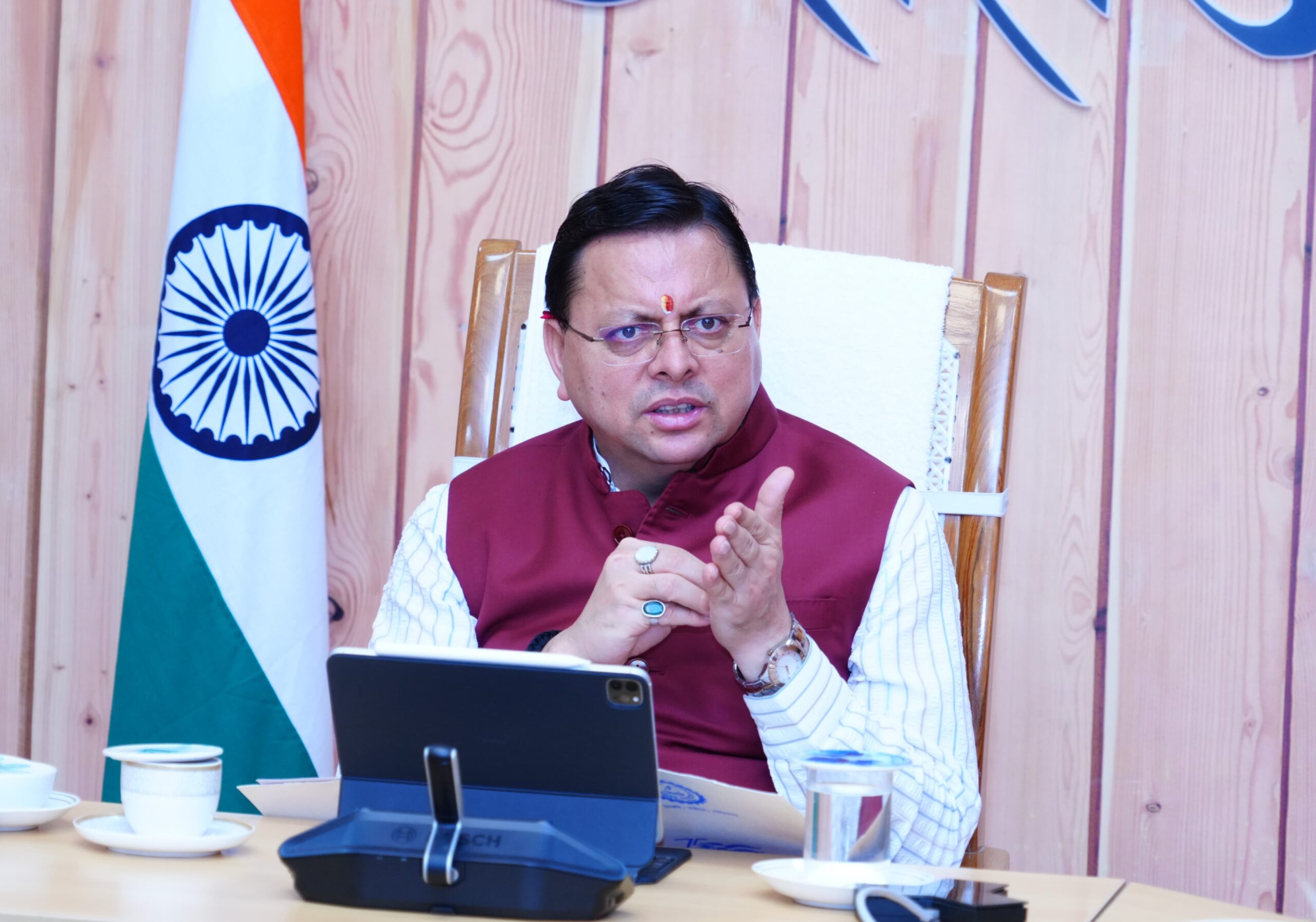 सरकारी भूमि में अतिक्रमण न हो इसके लिए मजबूत मैकेनिज्म बनाया जाय: मुख्यमंत्री,गंगा सहित अन्य नदियों किनारे अतिक्रमण को प्राथमिकता से हटाएं।