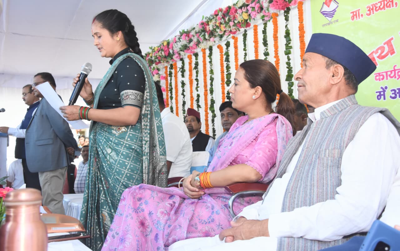 चहुमुखी विकास को लक्ष्य बनाएं नवनिर्वाचित जनप्रतिनिधि : रेखा आर्या,अल्मोड़ा जिला पंचायत अध्यक्ष, उपाध्यक्ष और सदस्यों ने ली शपथ।