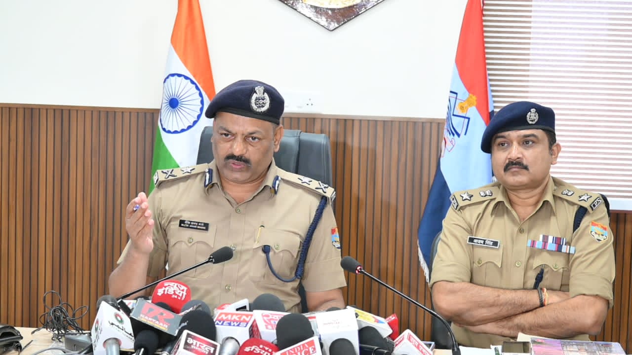 “ऑपरेशन कालनेमि”- माननीय मुख्यमंत्री उत्तराखण्ड के मार्गदर्शन में देवभूमि की आस्था की रक्षा हेतु उत्तराखण्ड पुलिस का बड़ा अभियान,असामाजिक तत्वों पर कठोर कार्यवाही, जनता की सुरक्षा और सांस्कृतिक धरोहर की रक्षा सर्वोपरि।