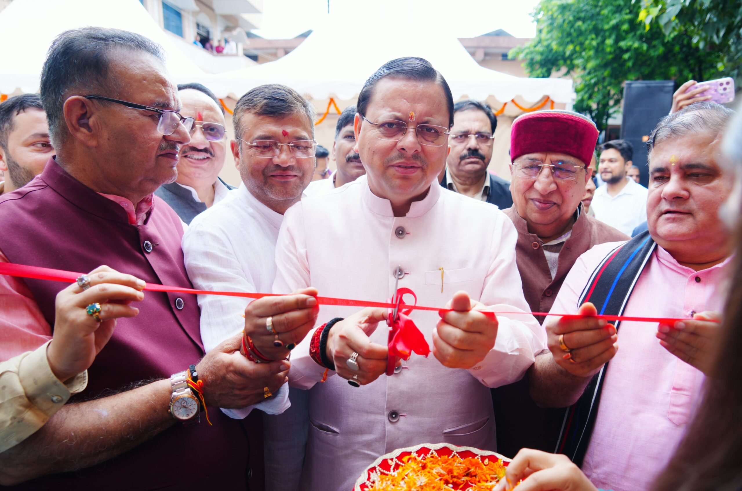 मुख्यमंत्री पुष्कर सिंह धामी ने सेवा पखवाड़ा के अंतर्गत शुक्रवार को नगर निगम देहरादून द्वारा आयोजित प्रदर्शनी का शुभारंभ किया। इस अवसर पर उन्होंने प्रदर्शनी का अवलोकन भी किया।