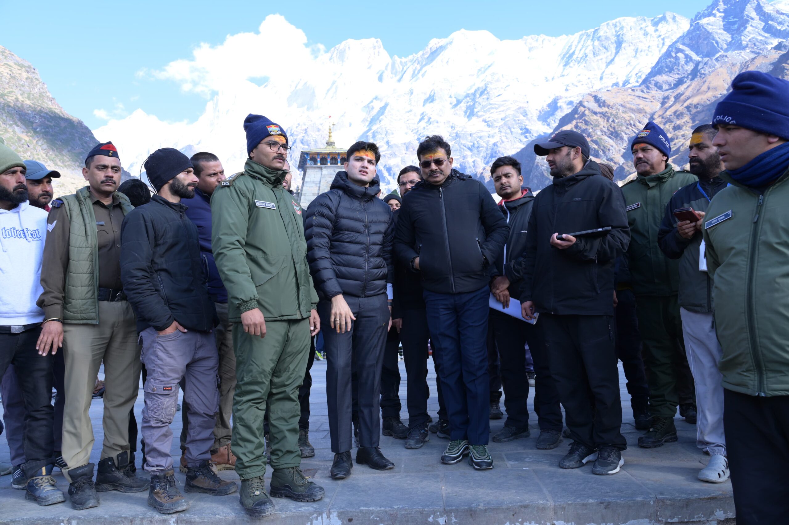 मुख्य सचिव आनन्द बर्द्धन ने केदारनाथ यात्रा व्यवस्थाओं का लिया जायजा, पुनर्निर्माण कार्यों और यात्रियों की सुविधाओं का किया निरीक्षण,बाबा केदारनाथ के दर्शन कर लिया आशीर्वाद, वर्ष 2026 की यात्रा तैयारियों के दिए निर्देश।