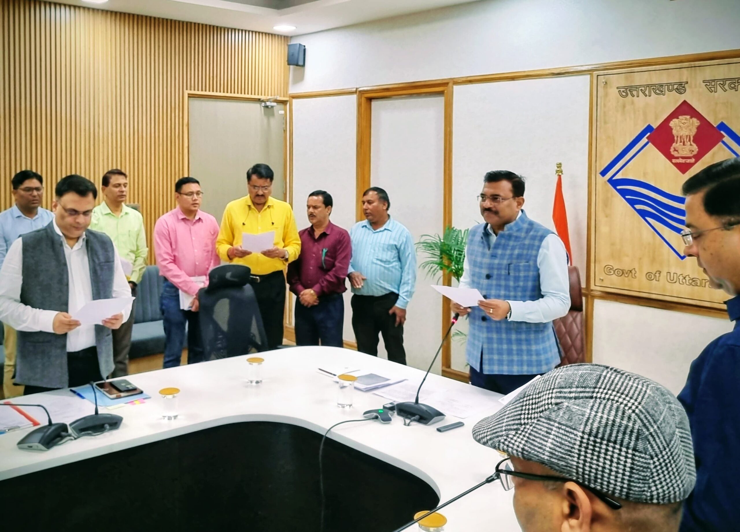 मुख्य सचिव आनन्द बर्द्धन ने शुक्रवार को सचिवालय में सरदार वल्लभभाई पटेल की 150वीं जयंती के अवसर पर शासन के सभी वरिष्ठ अधिकारियों को एकता एवं अखंडता की शपथ दिलाई।