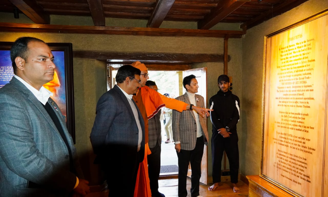 पर्यटन समृद्धि और विकास योजनाओं का जायजा : मुख्य सचिव ने दिये दिशानिर्देश,मुख्य सचिव ने किया बस टर्मिनल, मायावती आश्रम, कोलीढेक झील और एबट माउण्ट का निरीक्षण।