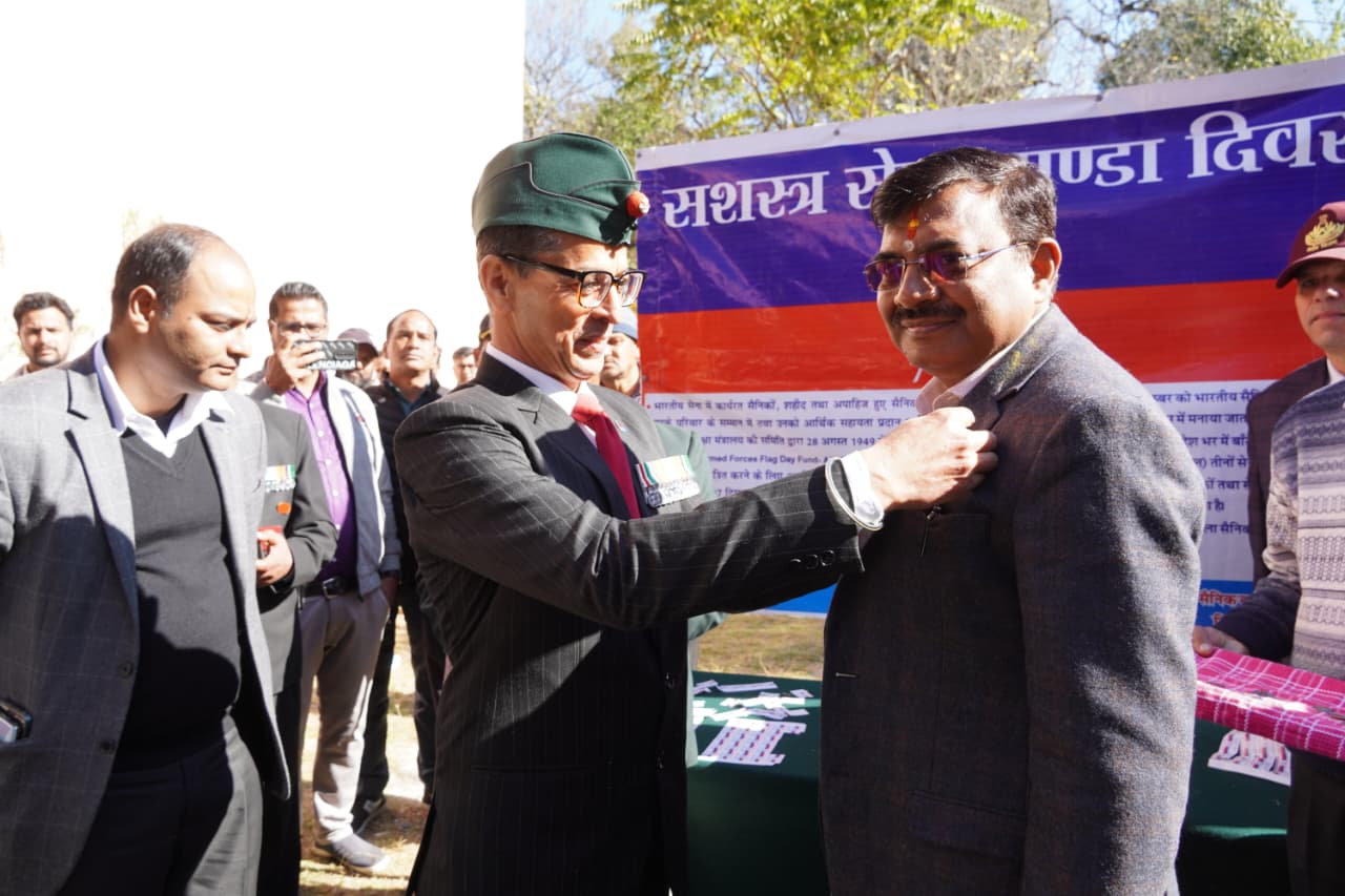 मुख्य सचिव ने सशस्त्र सेना झंडा दिवस पर सैनिकों को नमन, खिलाड़ियों को किया सम्मानित।